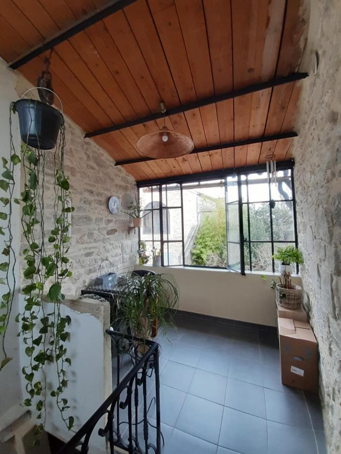 Appartement Nos jours heureux à Barjac  Extérieur photo