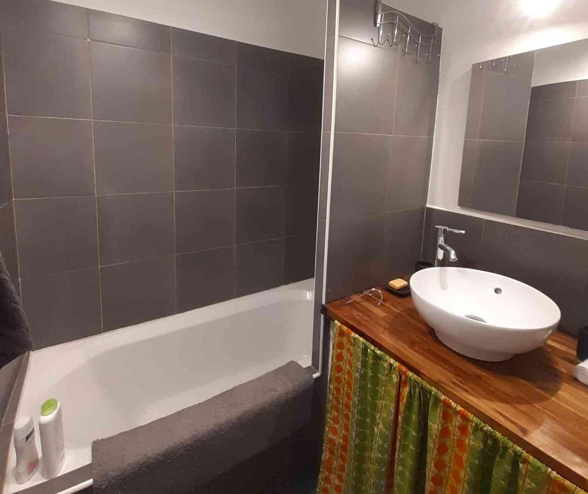 Appartement Nos jours heureux à Barjac  Extérieur photo