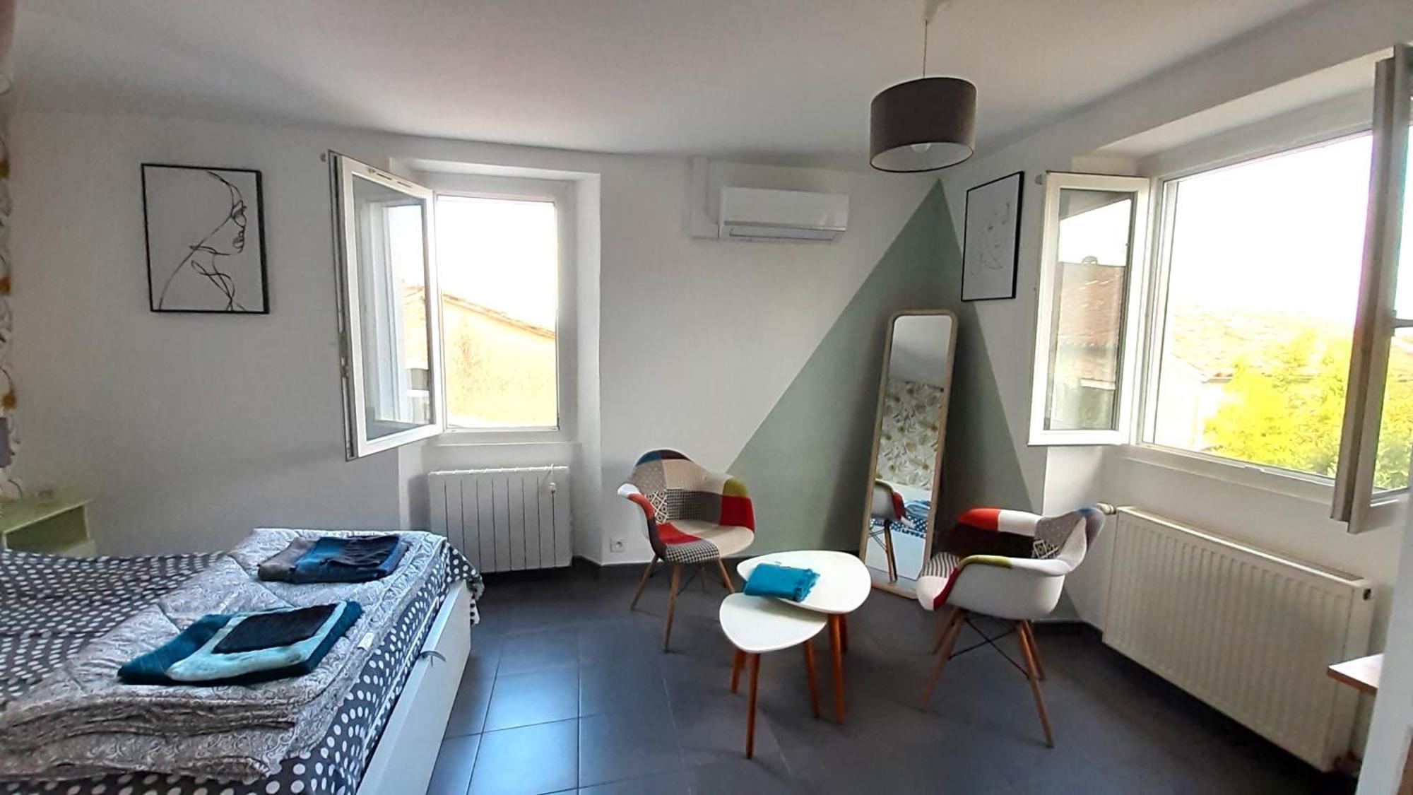 Appartement Nos jours heureux à Barjac  Extérieur photo