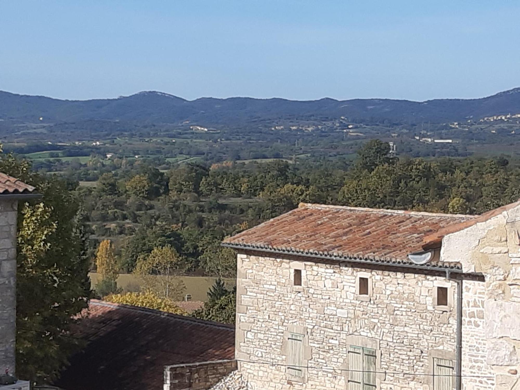 Appartement Nos jours heureux à Barjac  Extérieur photo